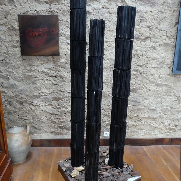 MEMOIRE des ARBRES (1995 / 2010)
200/170/150 diamètre 20
Journaux massicotés
Collection de l'artiste