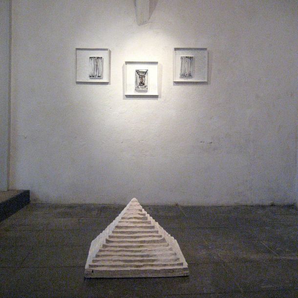 CHEOPS (1990)
50 x 64 x 64
papier découpé : technique mixte
Collection de l'artiste
(exposition CODEX I  / Galerie des Marches )