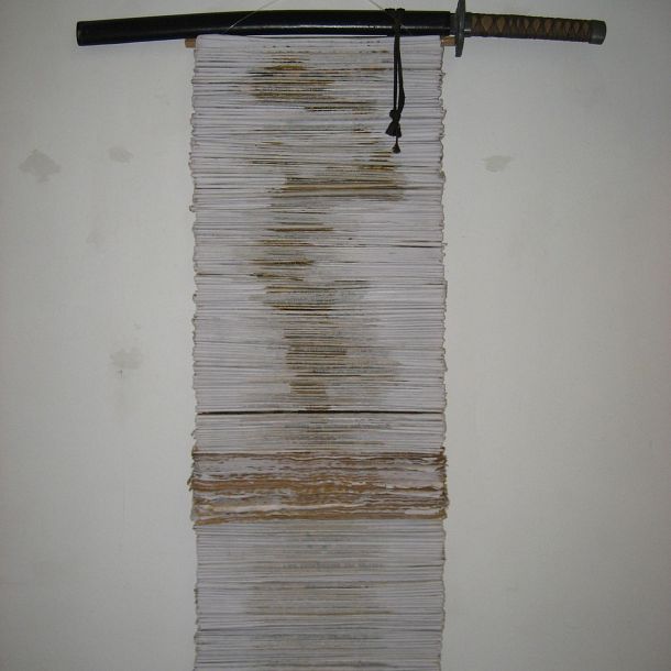 BLESSURES (1990/2018)
98 x 137
journaux massicotés / Katana
expositions "Japonismes" (2018) et galerie des Marches (2018)